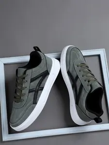 New Men's Casual Sports Shoes, Fashionable Comfort Outdoor Sneakers, Lightweight Breathable Low Top Board Shoes for All Seasons