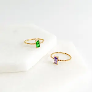 Twisted Rectangle Gem Gold Ring