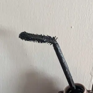 Product Review of Lash Sensational Body Mascara, Silky Buildable Formula, 24HR Lift, Maybelline New York from A**