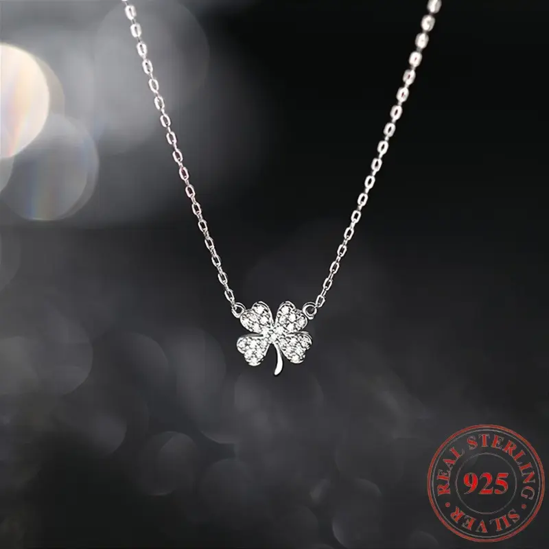 A Stylish And Minimalist Necklace Featuring a Lucky Clover Pendant Made of 925 Silver And Glass, Perfect for Daily Use And Gifting