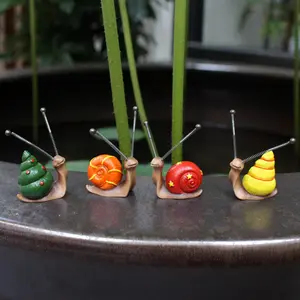 4pcs Mini Snail Sculpture Bonsai Decor, Garden Home Decoration Resin Craft, Outdoor Courtyard Art, Lawn Decoration, Traditional Style