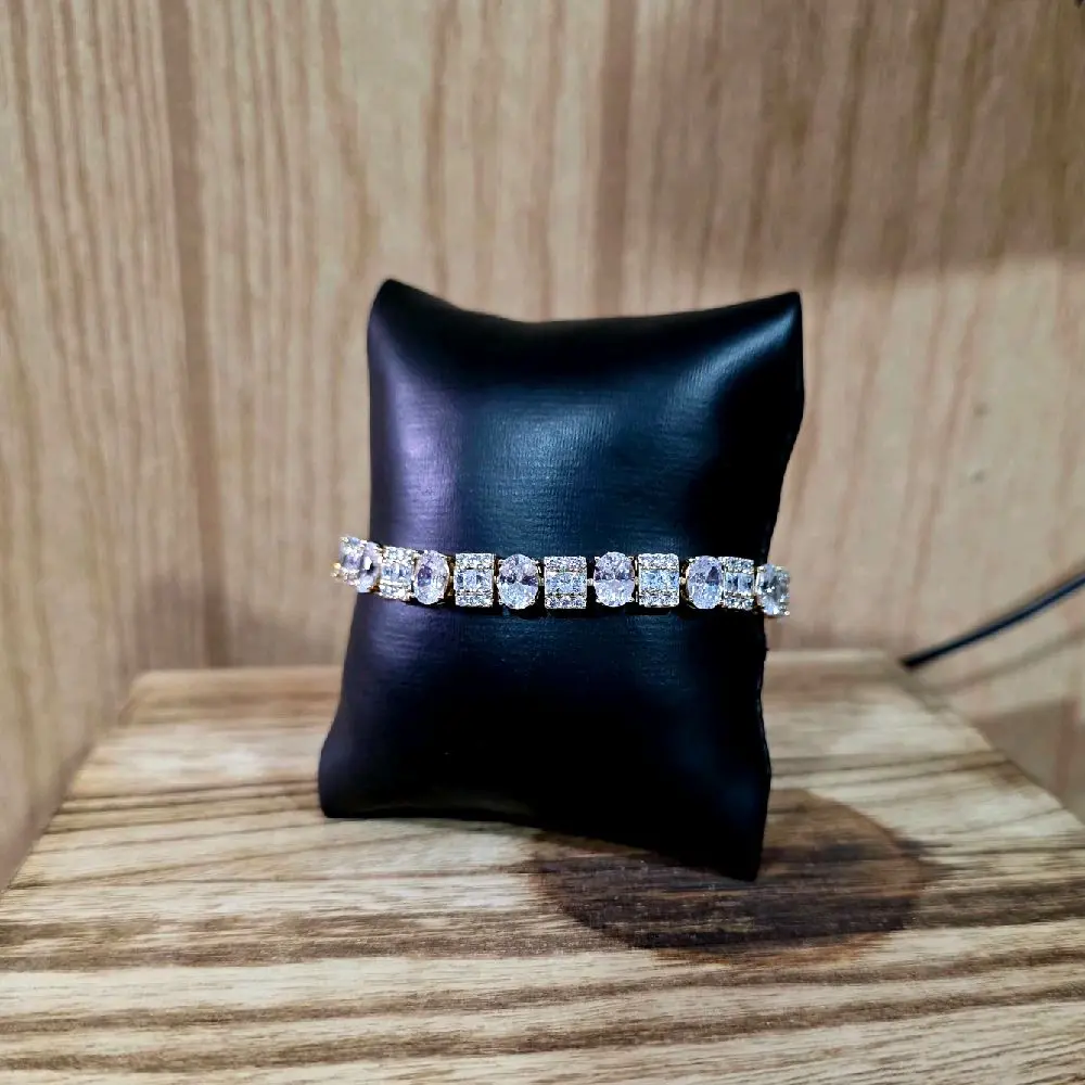 Pulsera Gold Plated 14K Alta Calidad con Circonia Transparente Corte Princesa Diseño Elegante Ajustable Doble Broche Brillo Premium