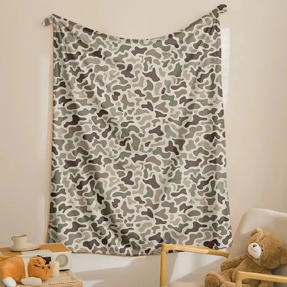 Retro Camouflage Pattern Soft Flannel Bedding Blanket - 280GSM Polyester, Digital Print, Wrinkle Resistant, Fading Proof, Lightweight Cooling, Machine Washable, All-Seasons Blanket for Bed, Camping, Machine Wash