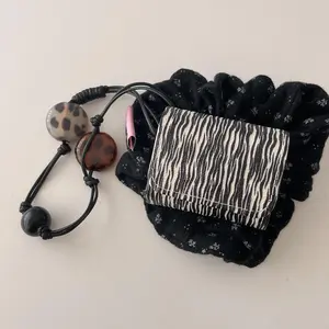 Zebra Stripe Pattern Earphone Case with Lanyard, Earphone Pouch with Beaded Lanyard, Earphone Case for AirPods Pro 2/AirPods Pro/AirPods 4/AirPods 3/AirPods 2, Audio
