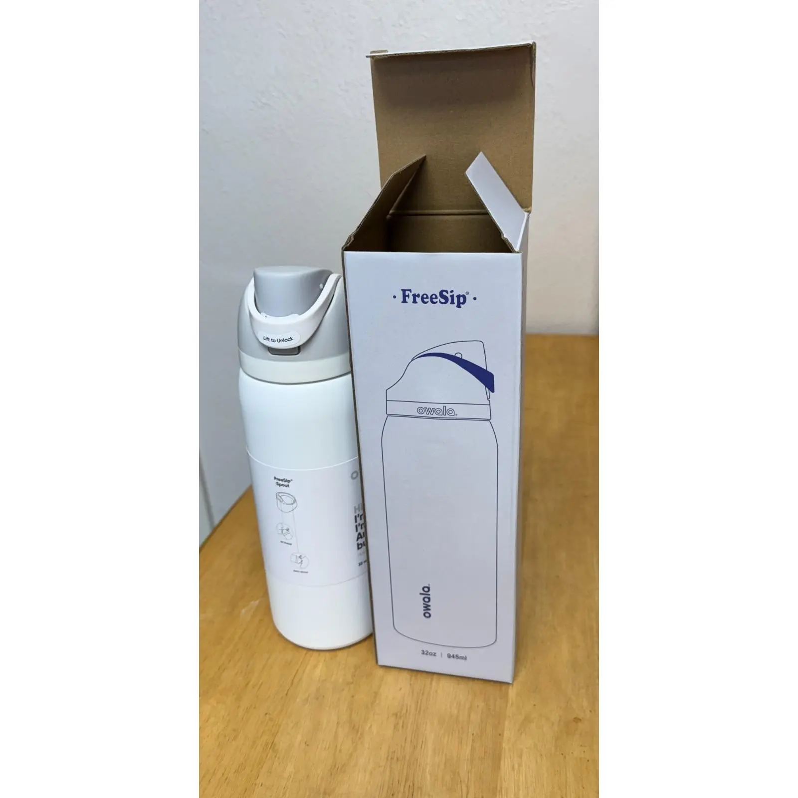 Owala Freesip Water Bottle Stainless Steel, 32oz (Shy Marshmellow)