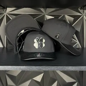 Trébol plate SnapBack hat-black/leather Trébol plate SnapBack hat-black/leather