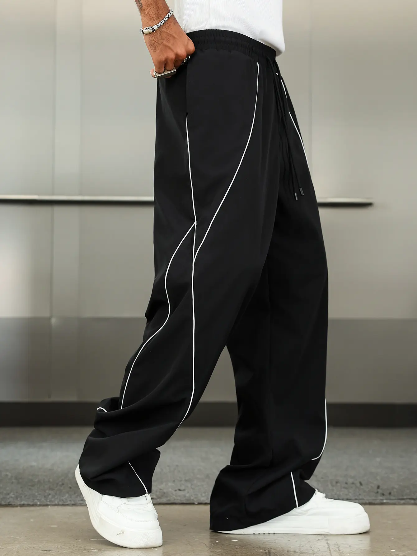 Men’s straight-leg striped casual loose street-style joggers, featuring a tactical windproof and abrasion-resistant fabric; fashionable and versatile cargo pants that are comfortable and breathable—suitable for sports, leisure, commuting, and summer styli