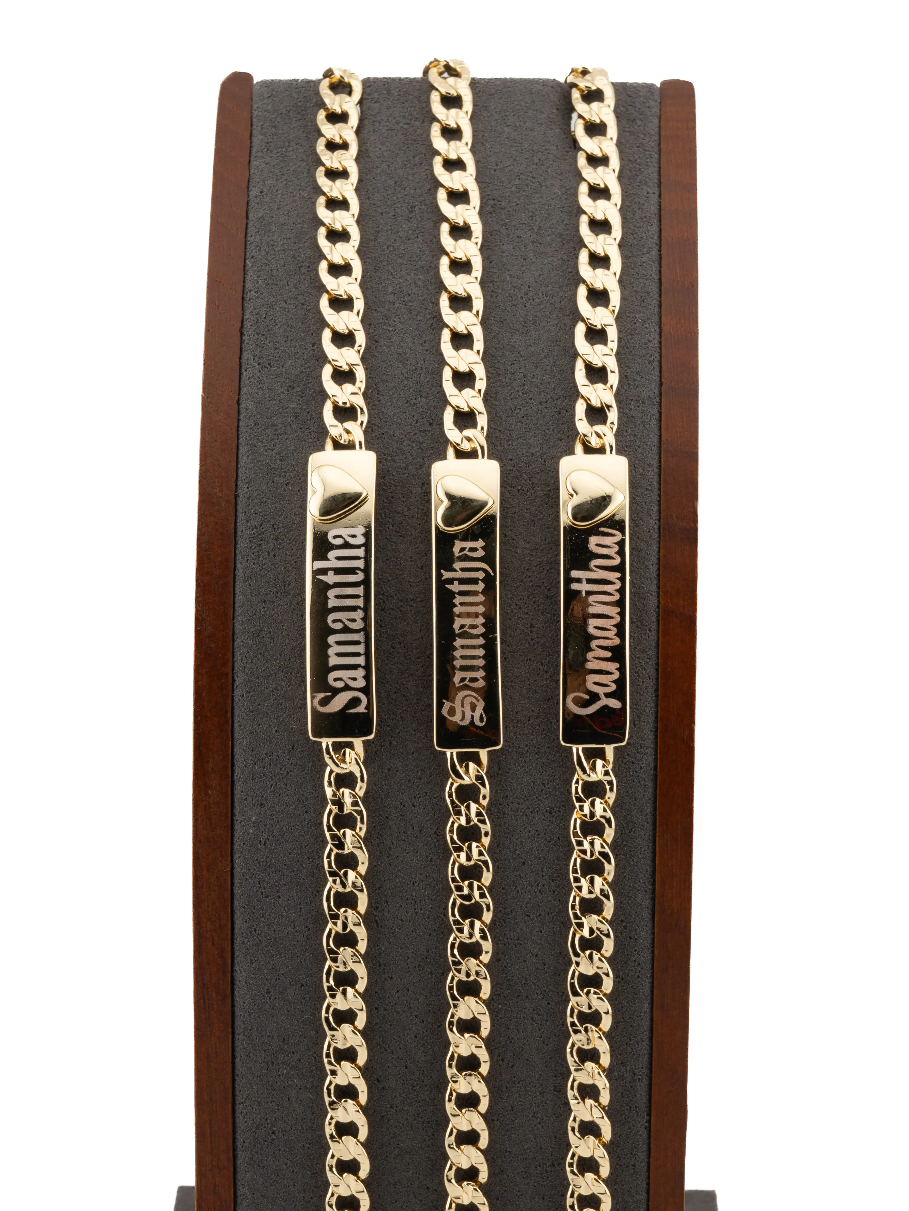 Beautiful 8-inch ID-style bracelet with a gold-plated heart. Laser engraving available. Write the name in a note or message.