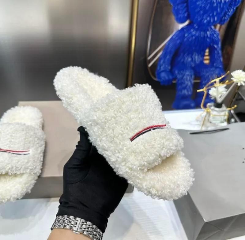 Designer Fuzzy Comfortable Indoor & Outdoor Slides - Cute Soft Slippers in Various Colors for Cozy Wear