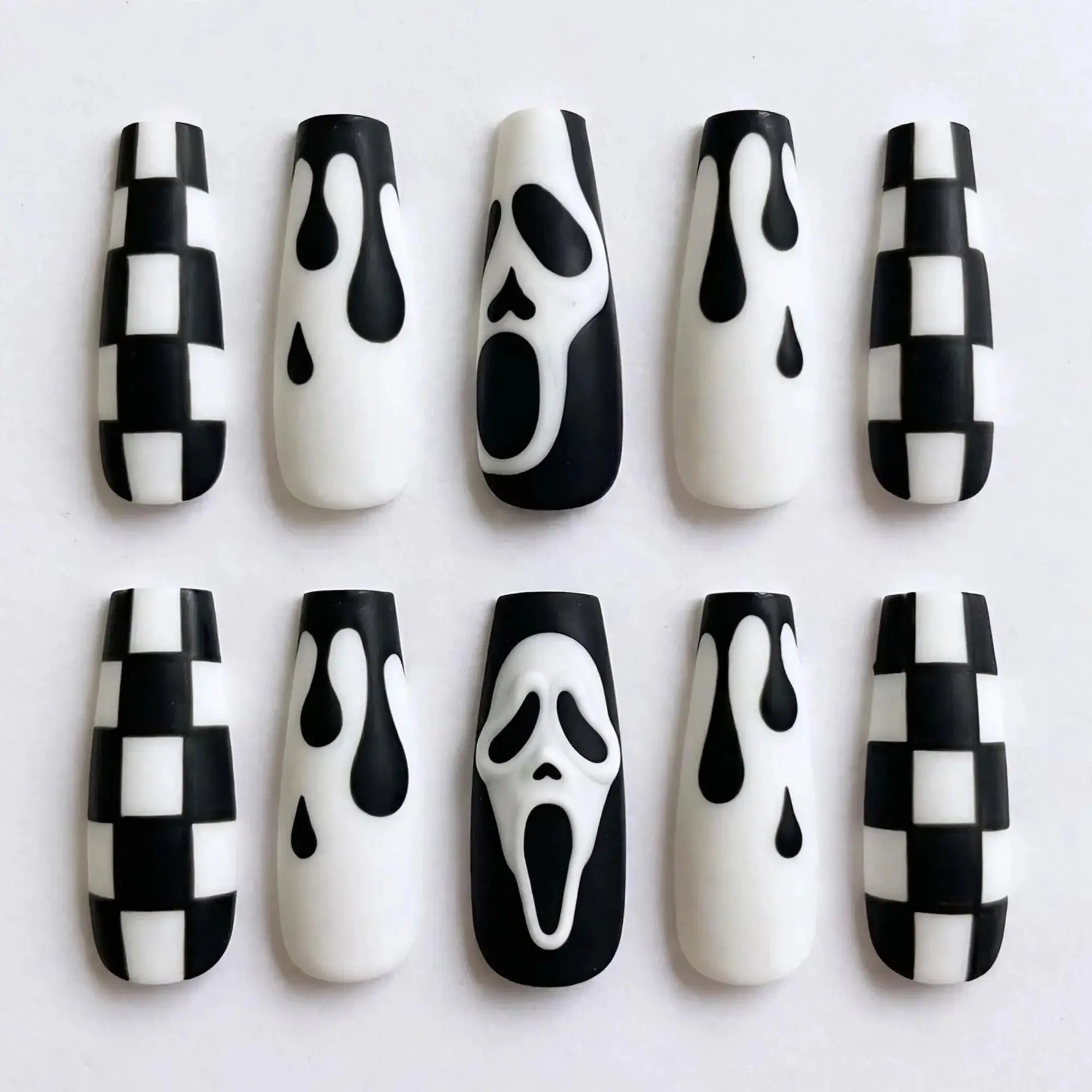 Ghost Face Press On Nails Long Coffin, Halloween Nails Set for Women, Checkerboard Drip Nail Art, Horror Movie Fake Nails, Reusable, Cute Spooky Nails for All Seasons and Festivals