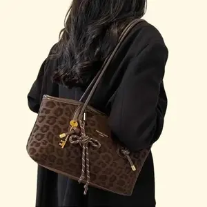Vintage Versatile Women's Shoulder Bag Fashion Trendy Underarm Bag Simple Leopard Print Handbag Lightweight Casual Female Bag with Stylish Bow and Key Charm