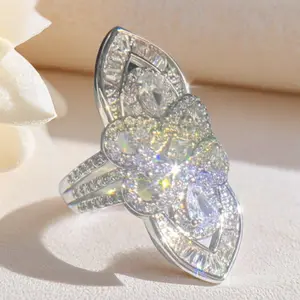 Exquisite Shiny Flower Cubic Zirconia Ring Women Bohemian Style Bridal Engagement Wedding Party Cocktail Statement Daily Casual Luxury Promise Ring
