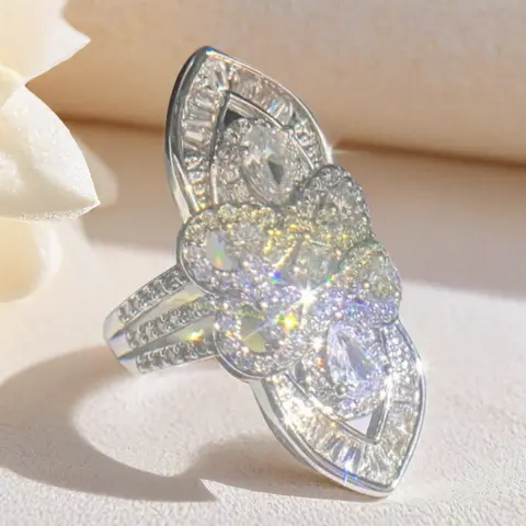 Women's Elegant Comfortable Prong Engagement Bling Ring - Casual Crystal-Accented Cubic Zirconia Ring, Shiny Flower Round CZ with Sparkling Zircon Inlay, Boho Costume Jewelry, Luxury Promise Gift