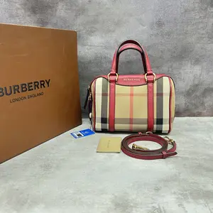Pre-owned BURBERRY Leather Shoulder Bags 7.8'' R3739 Shoulder Bag C8907537992 0409 T2 Ella