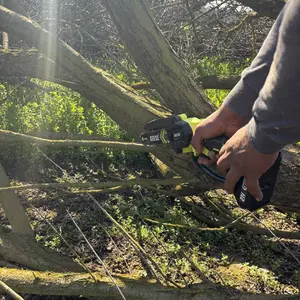 SEESE Brushless Mini ChainSaw - Portable Electric Cordless Saw for Wood Cutting, Batteries (2000mAh) ,Pruning, Gardening, Camping - Suitable for Seniors, Women Holiday gifts