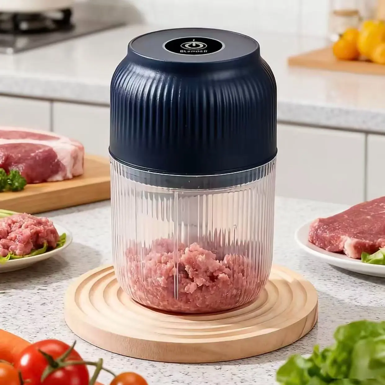 Electric Garlic Chopper, 4 Sharp Blades, PortableVeggieChopper, 300mL Garlic Grinder MasherOnion Chopper,Blender to Vegetable, FoodProcessor for Ginger, Chili, Fruit, Meat, Spices, Beans, etc