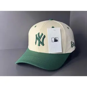 New Era 9FORTY New York Yankees Adjustable Baseball Cap – Green White Curved Brim Hat with Mint Green Embroidered NY Logo, Metal Buckle Strapback, moda urbana para hombres y mujeres, ideal para destacar tu estilo en TikTok