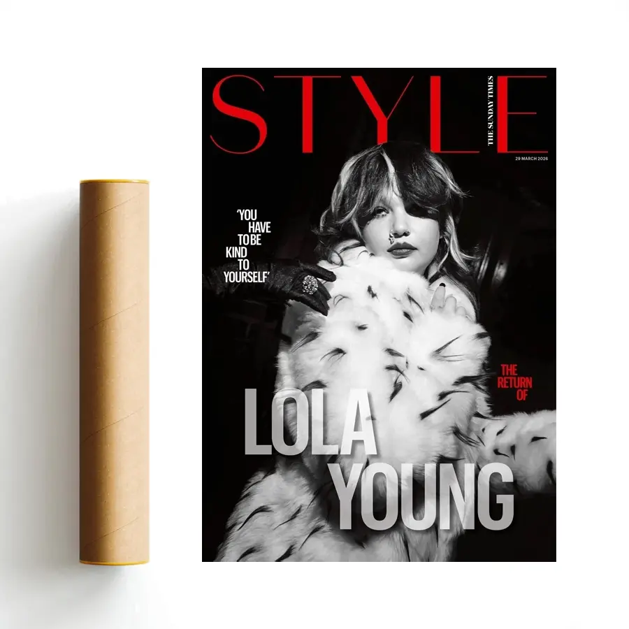 Lola Young Poster Trending Singer Poster – Aesthetic Room Decor for Dedicated Music Fans