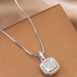 Fashionable and Simple Custom Jewelry Square Pendant Necklace with Sparkling Rhinestones for Women