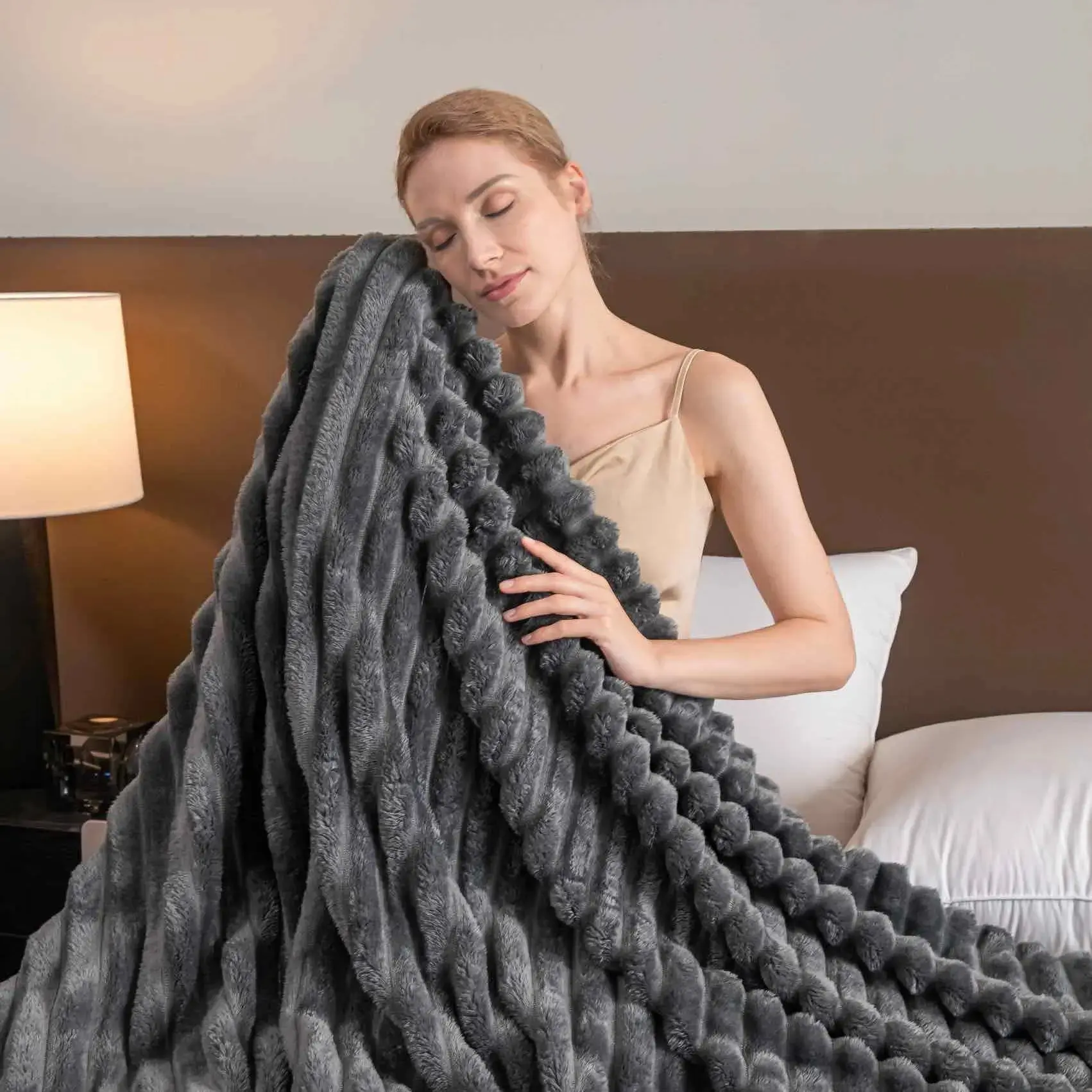 【Gentle Soft】Fleece Throw Blanket,  Super Soft Blanket, Stripe Texture Fluffy Blanket, Lightweight Blanket for Couch, Sofa, Bed, Living Room, Office, Dorm,Home Decor, All Seasons, Decorative, Gift Idea