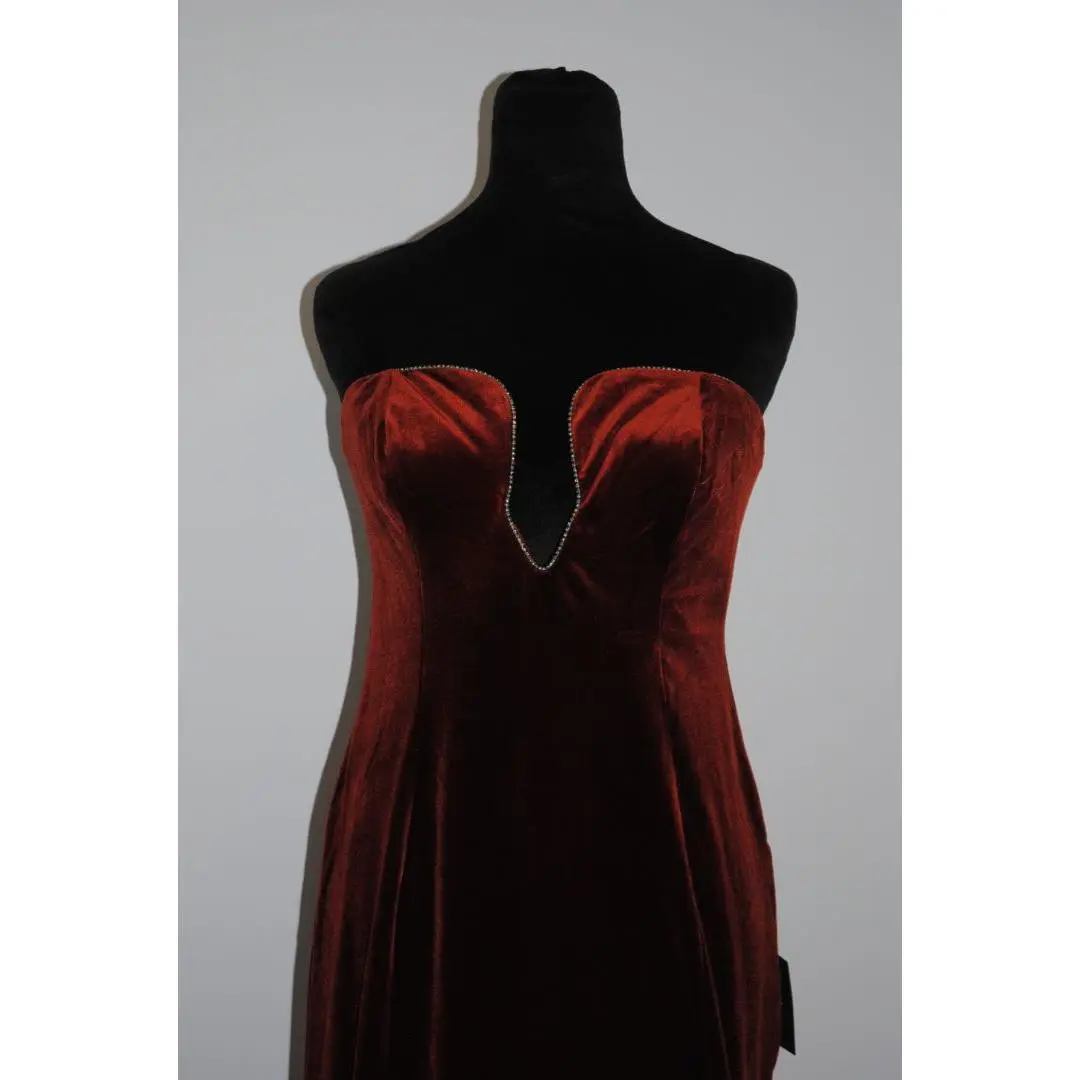 Lulus Burgundy Velvet Sweetheart Gown L
