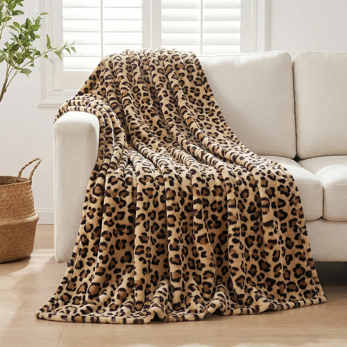 1pc Leopard Print Flannel Double Size Blanket, Suitable for Sofa, Travel, Bed, Living Room, 300GSM Double-Sided Ultra-Soft Fluffy Cheetah Print Blanket