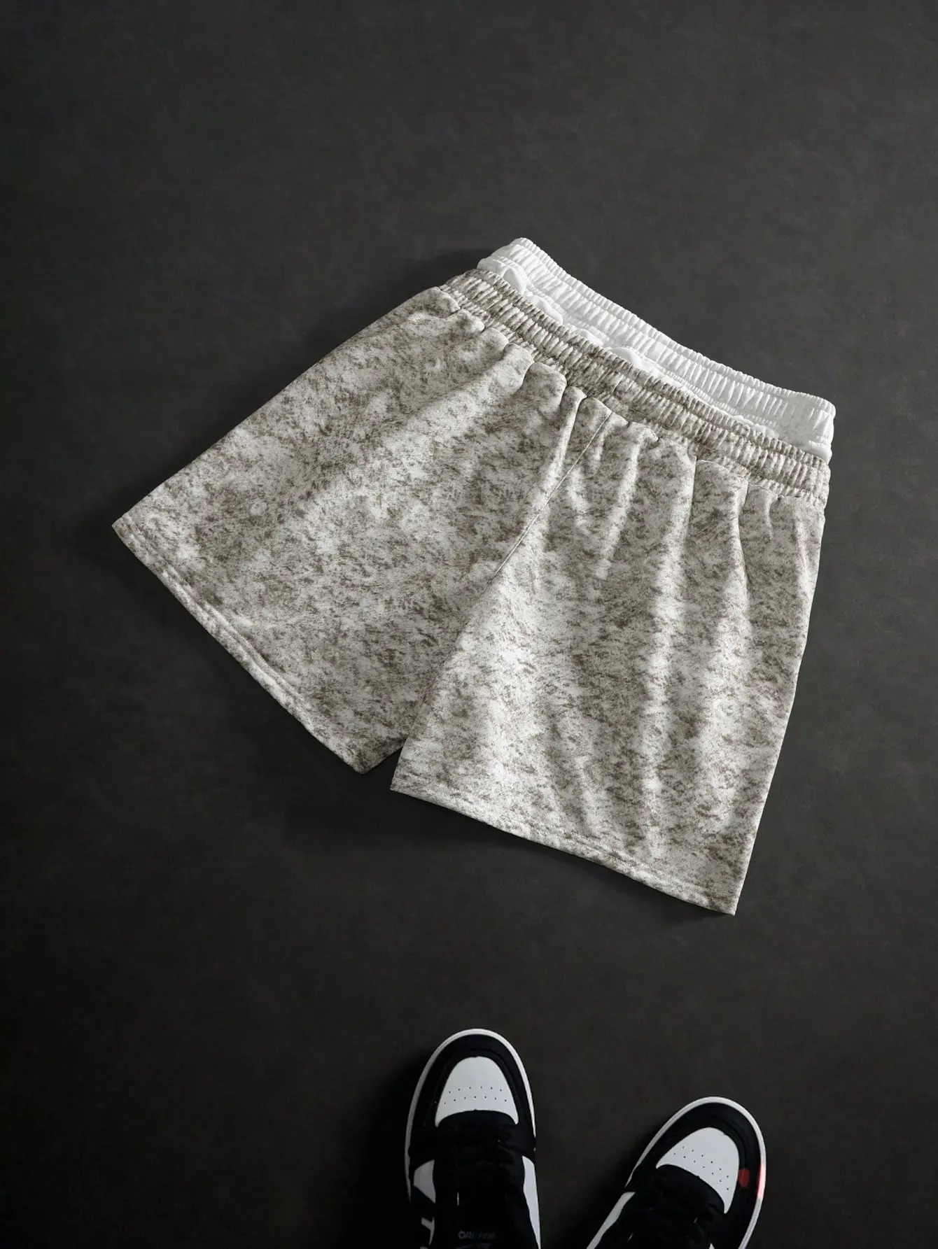 Men's Thick Polyester Heavyweight Oversized Wide-Leg Woven Shorts - Faux Layered Double Waistband, Contrast Binding, Braided Drawstring, Draped Fabric, Pockets, Breathable, Wrinkle-Resistant, Shape-Retention, Fashion Streetwear Aesthetics, Wash Inside Out