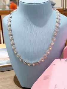 The hot-selling capsule love series full diamond, Sparkling zircon inlay necklace, a clavicle chain, is a light luxury style, suitable for daily wear, vacation dates. It is also an exquisite small gift, Heart Necklace