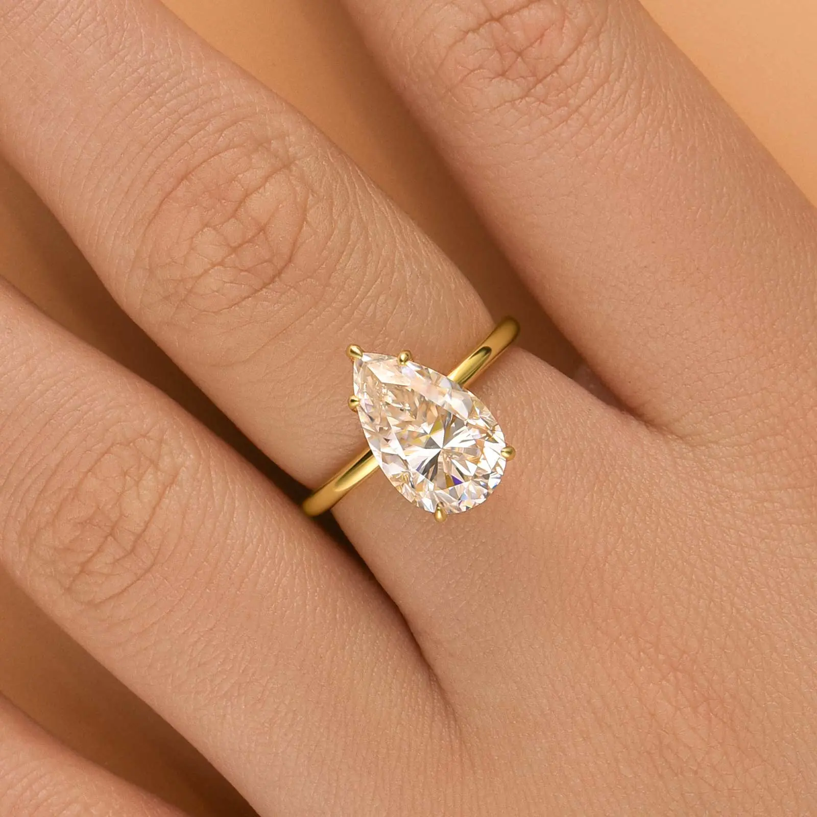 MAXINEJEWELRY 4.0Ct Pear Cut Artificial Moissanite Solitaire Ring - Women's Moissanite Ring Band, Engagement & Wedding Jewelry, Anniversary Gift