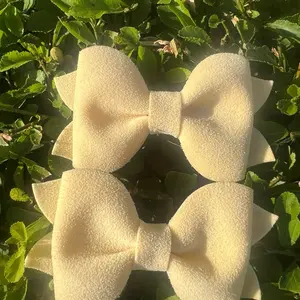 Moño amarillo elegante y delicado . Ideal para cualquier ocasión