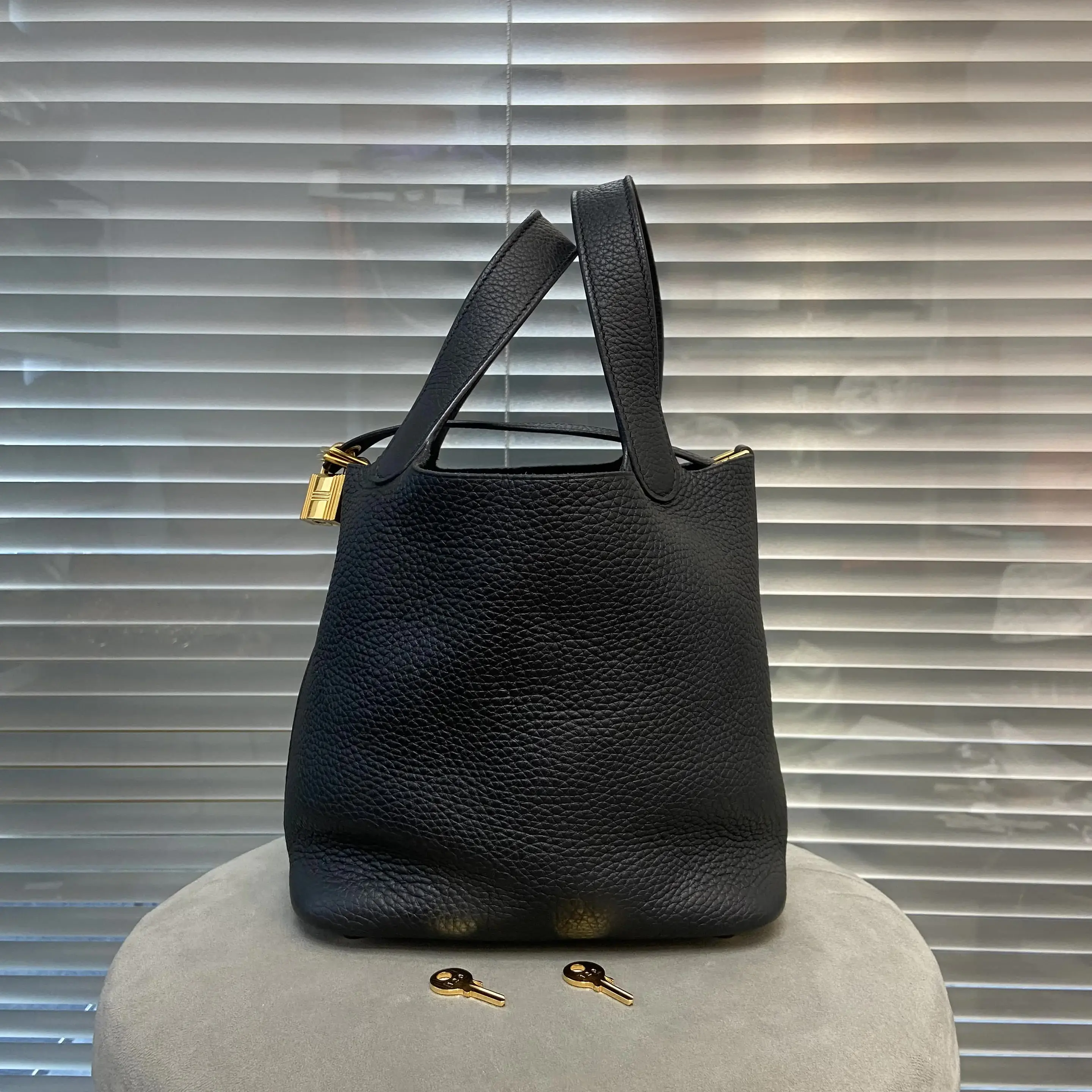 Pre-owned HERMÈS leather Shoulder Bags Picotin Lock 18 Handbag, Black with Gold Hardware, Stamp D 40594305