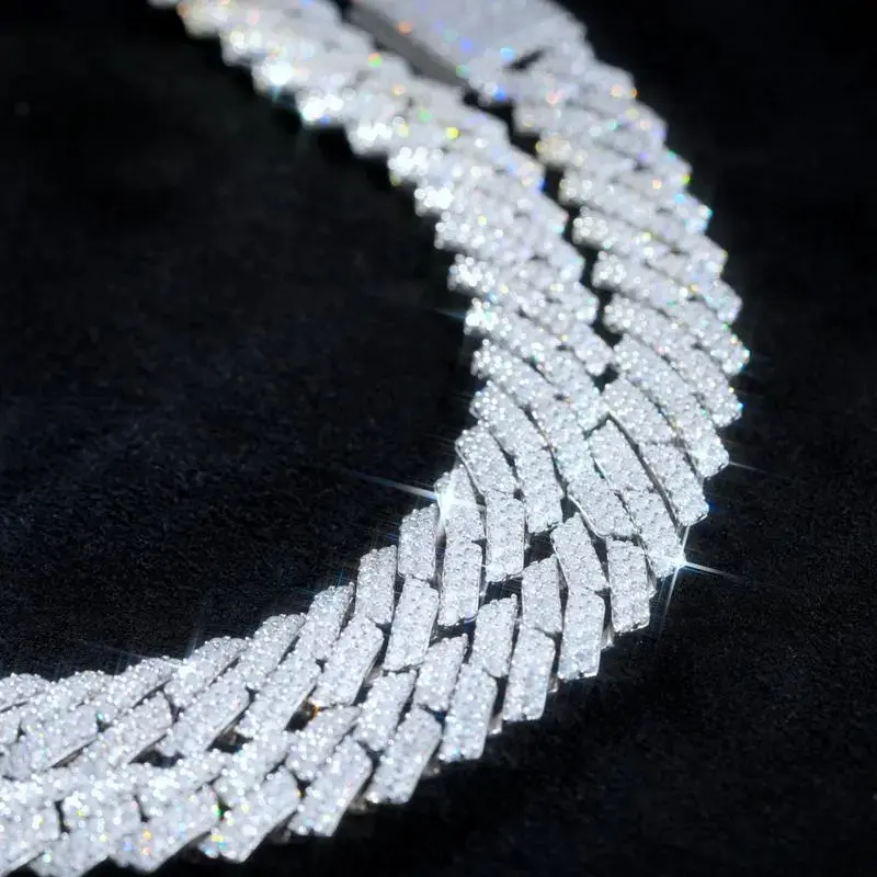 Women's Cuban Link Moissanite Necklace - Sparkling Stone Elegant Jewelry for Women, Festive & Party Supplies Gift for Special Occasions
