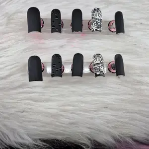 Black Out Press On Nails