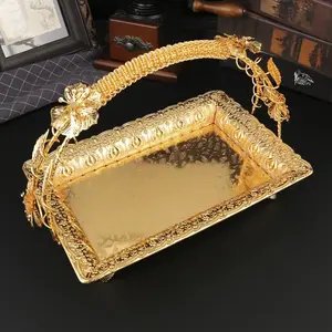 Elegant Metal Handheld Storage Basket, Vegetable Storage Basket, Fruit Basket Snack Tray Food Platter, High-End Court Style Kitchen Dining Decorative Dish, Scalloped Baskets