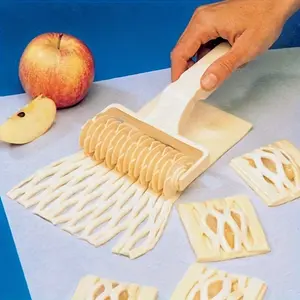 SHAON Pizza and Pastry Grid Roller | Plastic for dough Press, Rolling Pin, Baking Tool for Dough, Cookies, Pies, Pizza, Bread, Pastries - 18 cm/7.08 inches