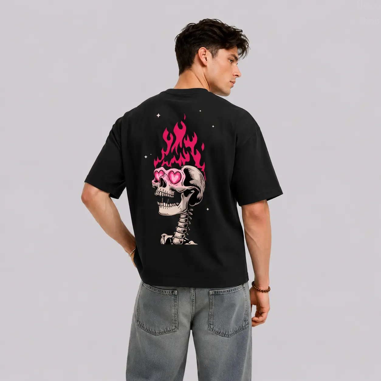 A Unique And Stylish Loose-Fit Top Featuring a Dark Romantic Design with Heart-Shaped Eyes And a Love-Flame Skull Print