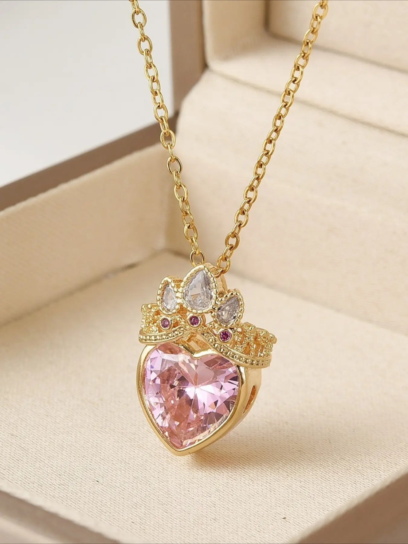 Romantic Crown Heart Pendant Necklace - Fashion Jewelry for Women, Fashion Accessory Necklace, Heart Shaped Necklace, Featuring Pink and White Colors, Delicate Design, Suitable for Various Occasions, Birthday Gift Jewelry for Loved Ones, and Everyday Wear