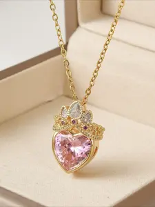 Romantic Crown Heart Pendant Necklace - Exquisite Fashion Jewelry for Women, Featuring Pink and White Colors, Delicate Design, Suitable for Various Occasions, Perfect Gift for Loved Ones, and Everyday Wear