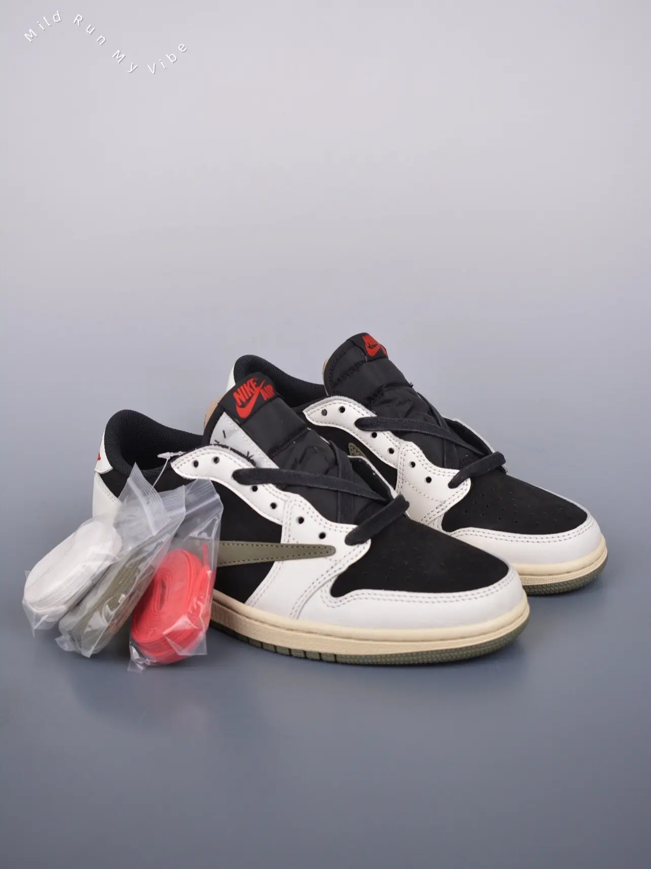 White Black Olive Suede Low Top Skate Sneakers Green Reverse Swoosh Extra Replacement Laces Vintage Cream Midsole Casual Street Unisex Trend Footwear
