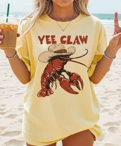 Yee Claw Lobster Graphic Tee, Funny Cowboy Lobster Design T-Shirt, Retro Beach Shirt for Women, Casual Summer Outfit, Unique Lobster Print Shirt, Funny Summer Fashion