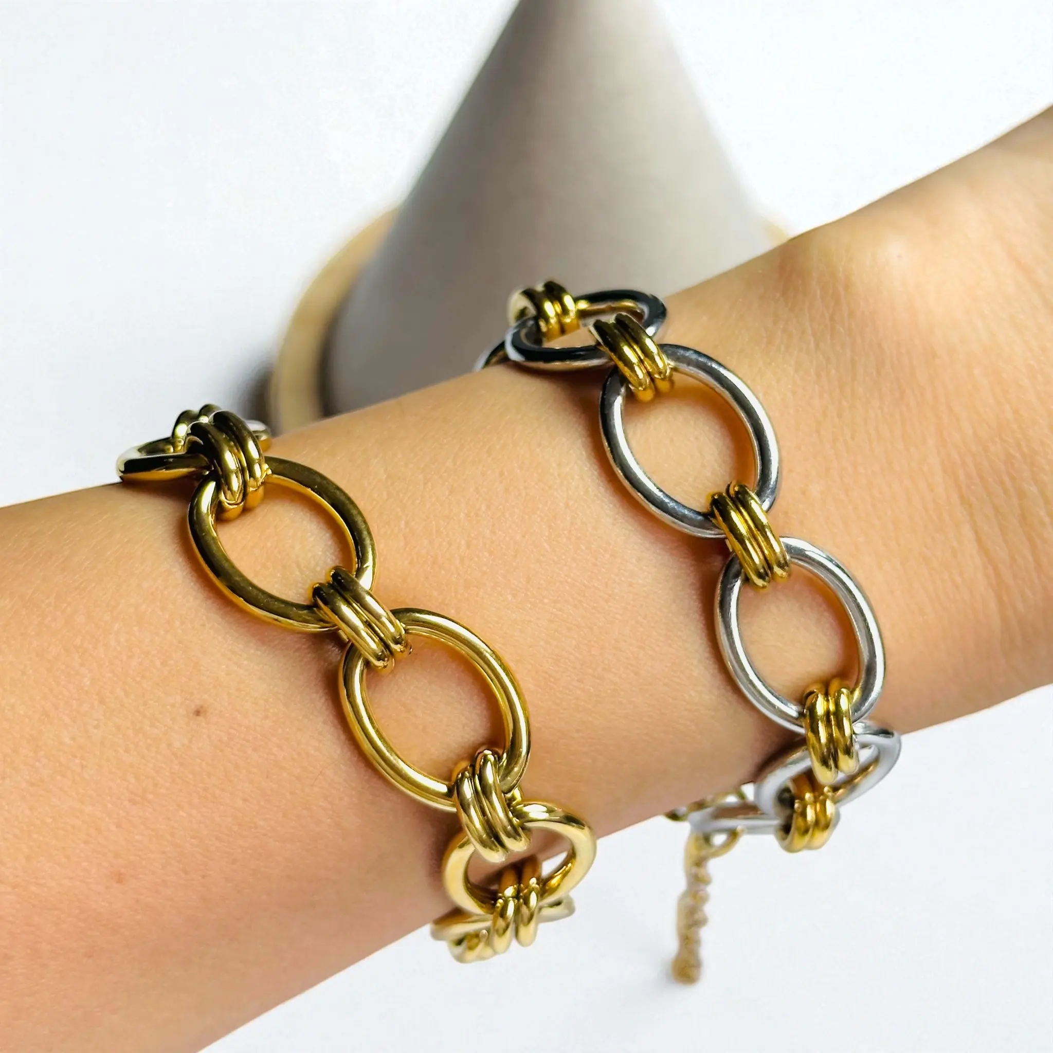 Glided Loops Chain Bracelet | Stainless Steel 18k plated | 6.5”+2” extension 