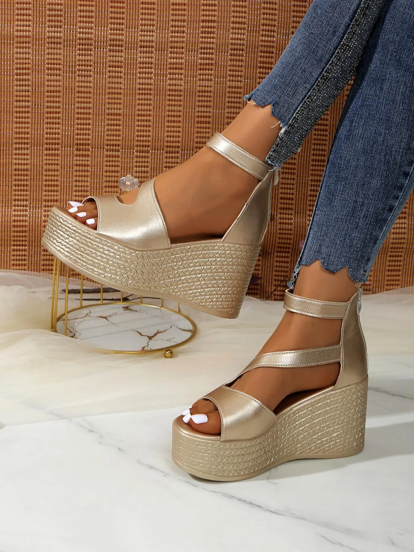 Women's Fashionable Stylish Classy Elegant Metallic Platform Sandals, Strappy Sandals, Casual Comfortable Wedge Sandals for Summer, Lightweight Breathable Comfortable Shoes for Daily Wear, Girl