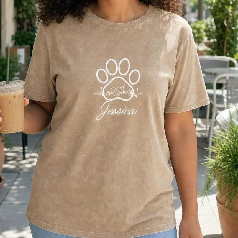 Women's Vet Tech Crew Neck Graphic Print T-Shirt - Drop Shoulder Casual Short Sleeve Top with Paw Print Stethoscope Design for Pet Lovers, Casual Wear