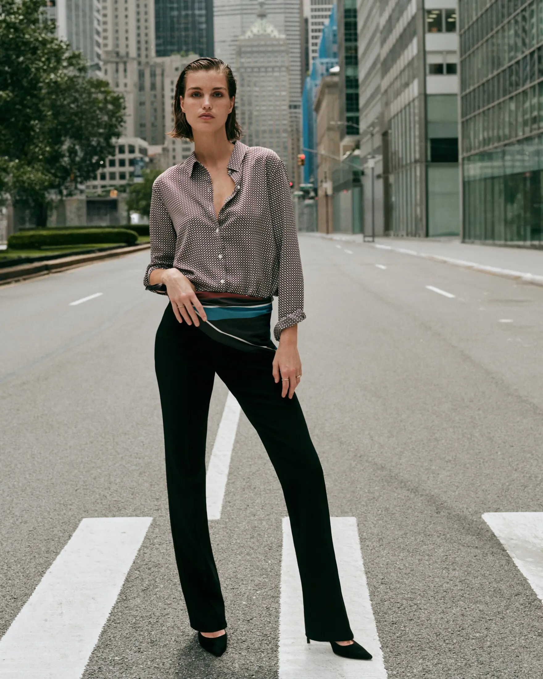 Express Editor Mid Rise Bootcut Pant in Studio Stretch Twill