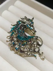 Vintage Rhinestone Hollow Out Horse Brooch, Unique Fashion Horse Design Pin for Women, Durable Lapel Bag Jacket Accessory, Perfect Gift