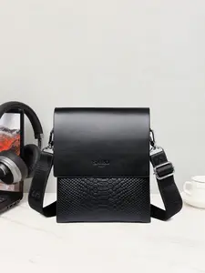 Fashionable New Men's Bag – Can Be Used as a Shoulder Bag or Crossbody Bag. It is multi-layered, lightweight and slim, in a trendy black color. This square-shaped bag is multi-functional, making it suitable for both commuting and shopping
