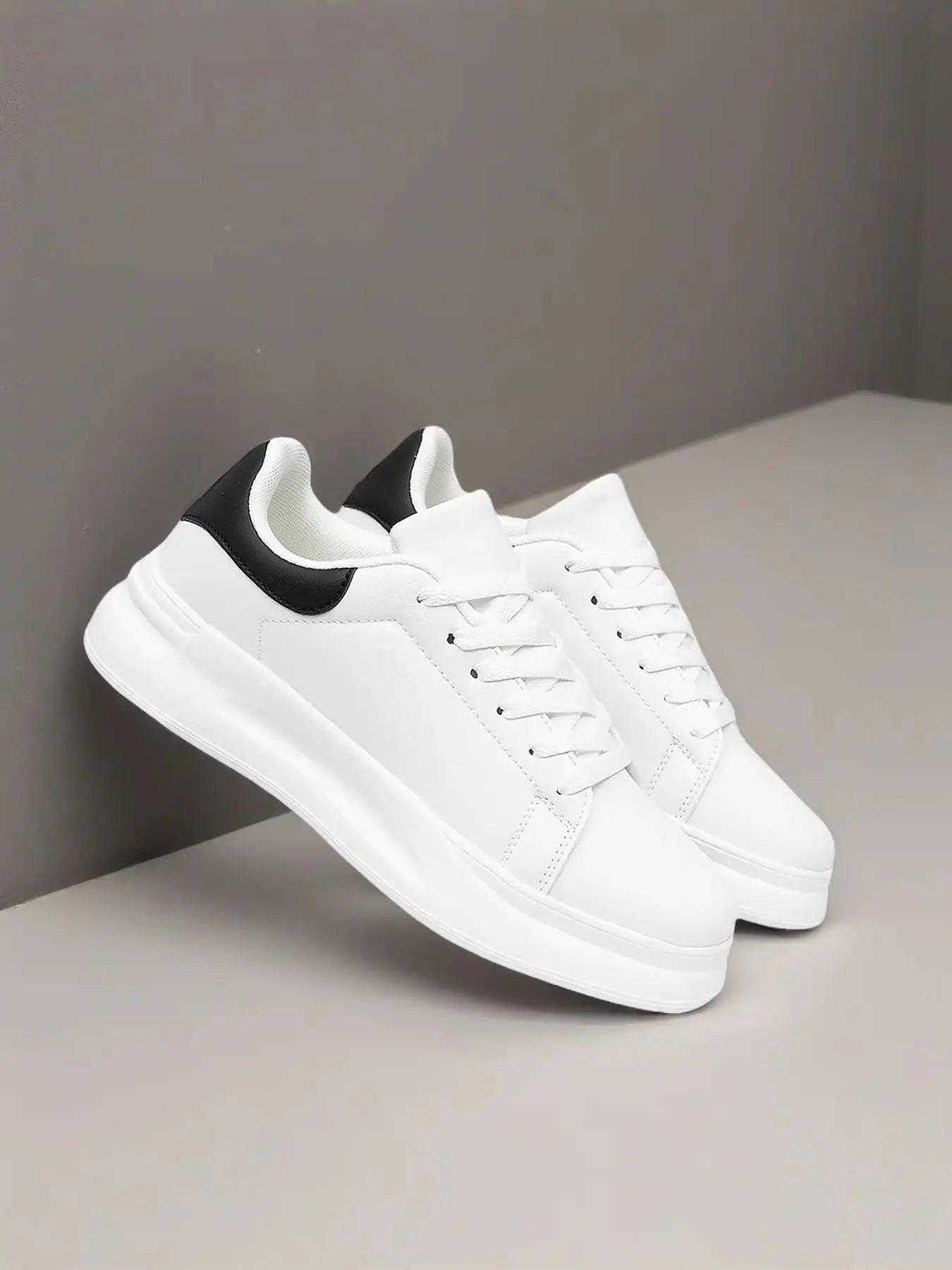 Fashion Classic Trendy Sports Shoes for Men, Women, and Kids, Ideal for Casual Wear, School Activities, Skateboarding, Walking, and School Use