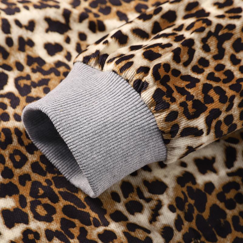 Men’s casual double-sided zip-up hoodie jacket, solid color leopard print design; long sleeves; deeper side pockets; soft, durable fabric. Suitable for everyday wear, walking, and camping in spring and autumn.