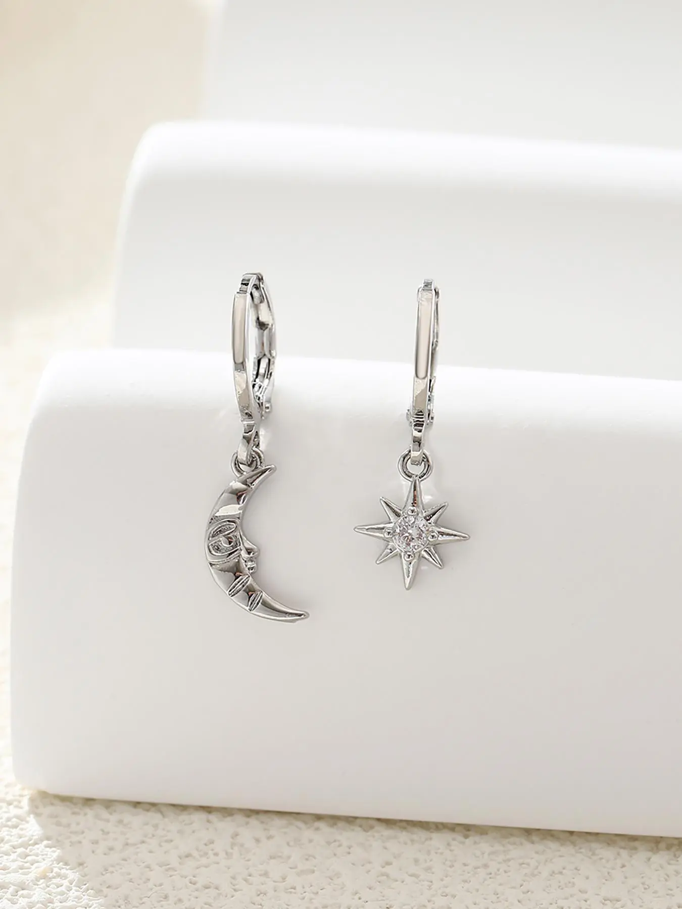 2pcs/set Women's Elegant Star & Moon Design Dangle Hoop Earrings, Hoop Earring Sets, Fashionable Asymmetrical Design Casual Trendy Jewelry for Women, Daily Use, Girl's Temperament All-match Accessory