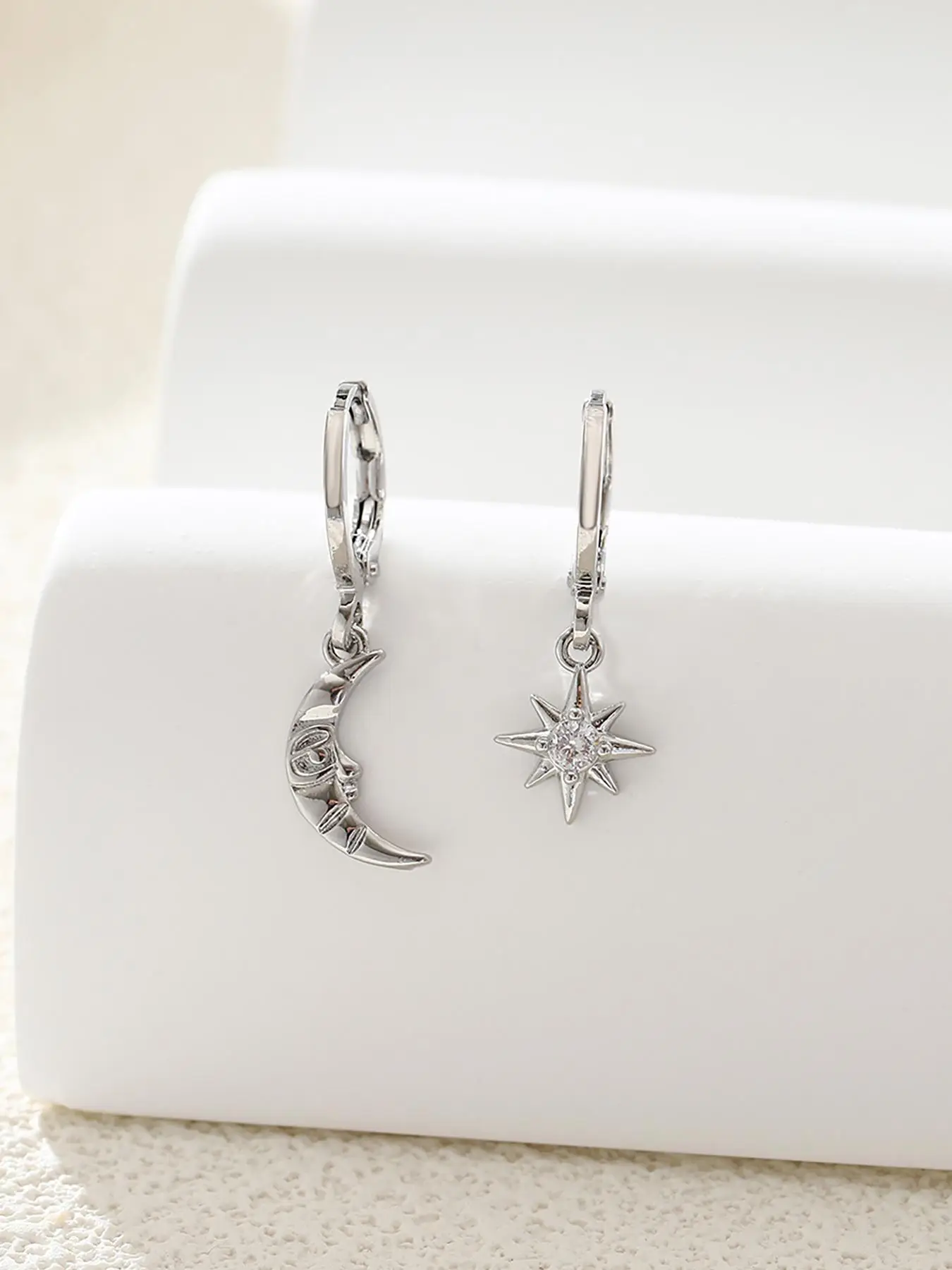 2pcs/set Women's Elegant Star & Moon Design Dangle Hoop Earrings, Fashionable Asymmetrical Design Jewelry for Women, Daily Use, Girl's Temperament All